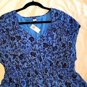 New Old Navy Blue Floral short-sleeved blouse with v neck and elastic waist.